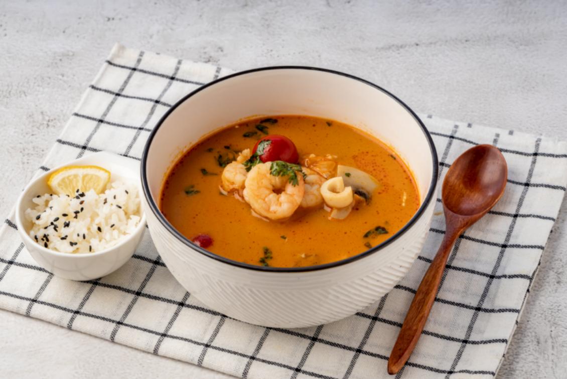 Том ям с морепродуктами